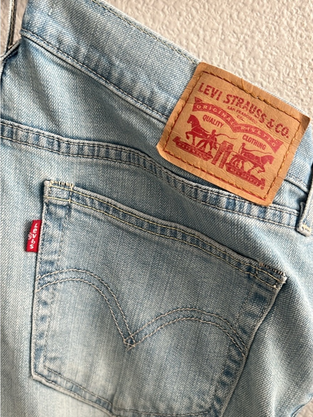 Levi's women’s Light Blue Denim Slim Jeans with Leather Patch